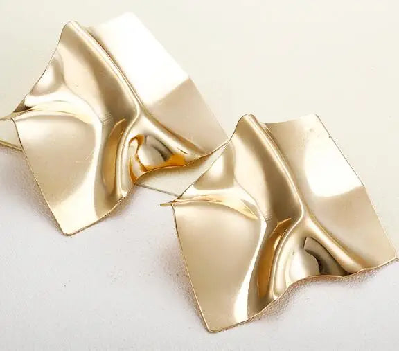 The Crinkle Stud Earrings