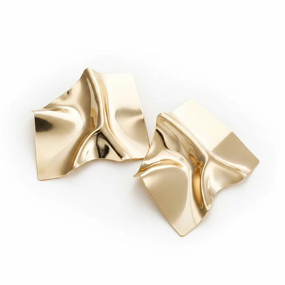 The Crinkle Stud Earrings