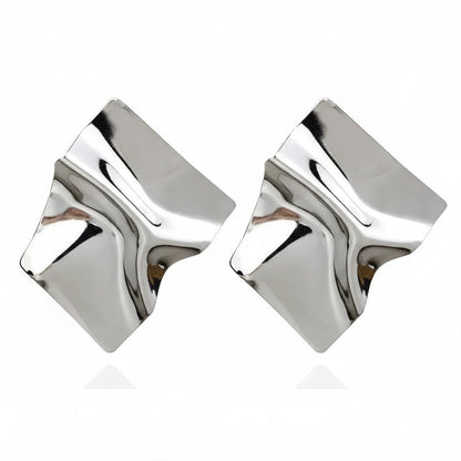 The Crinkle Stud Earrings